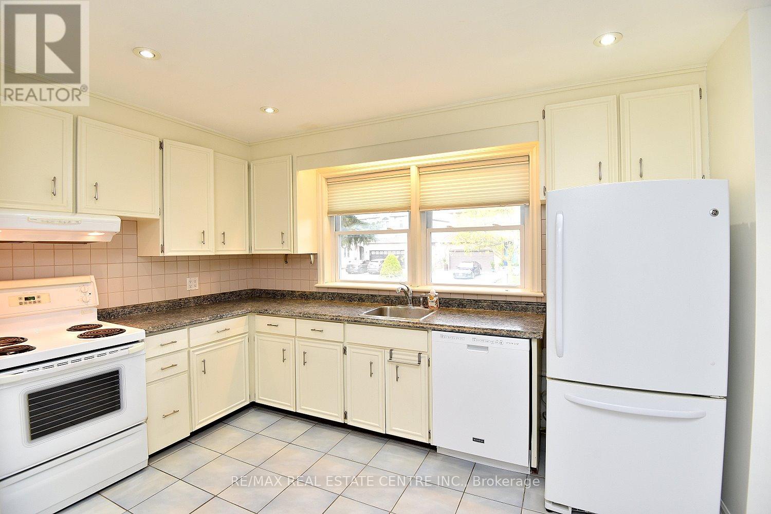 5409 Croydon Road, Burlington, Ontario  L7L 3J2 - Photo 7 - W13130436