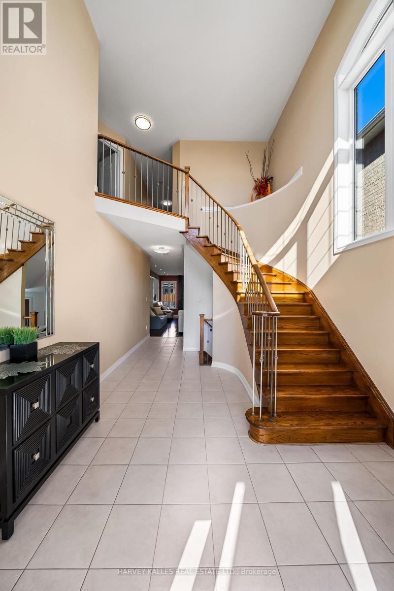 36 Boundbrook Drive, Brampton, Ontario  L7A 0M2 - Photo 5 - W13130526