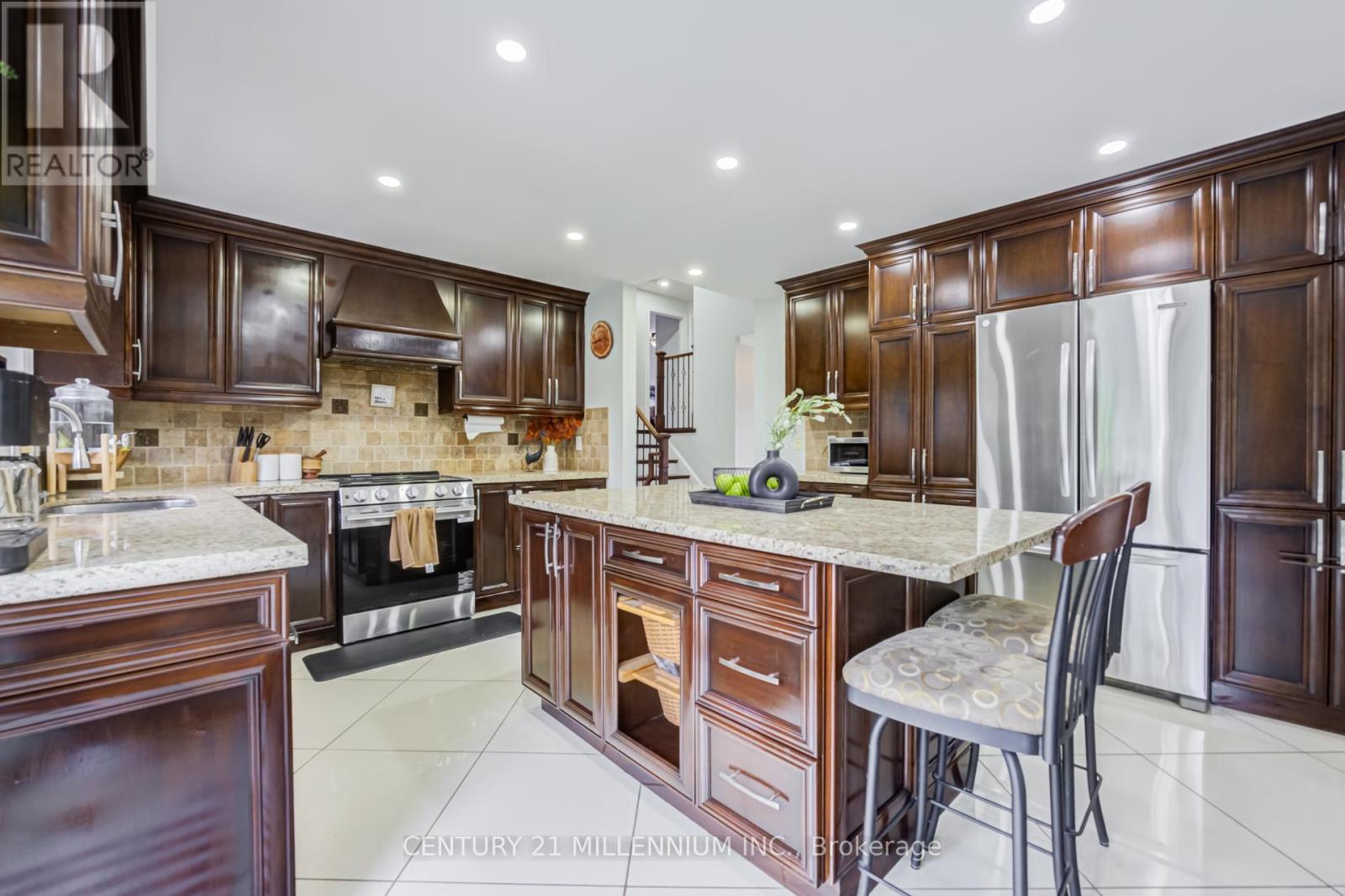 18 Ridgehill Drive, Brampton, Ontario  L6Y 2C4 - Photo 11 - W13130546