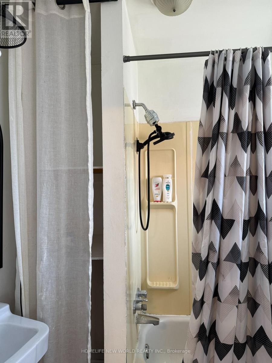 Apt B - 219 Hibernia Street, Cobourg, Ontario  K9A 4Y7 - Photo 2 - X13130686