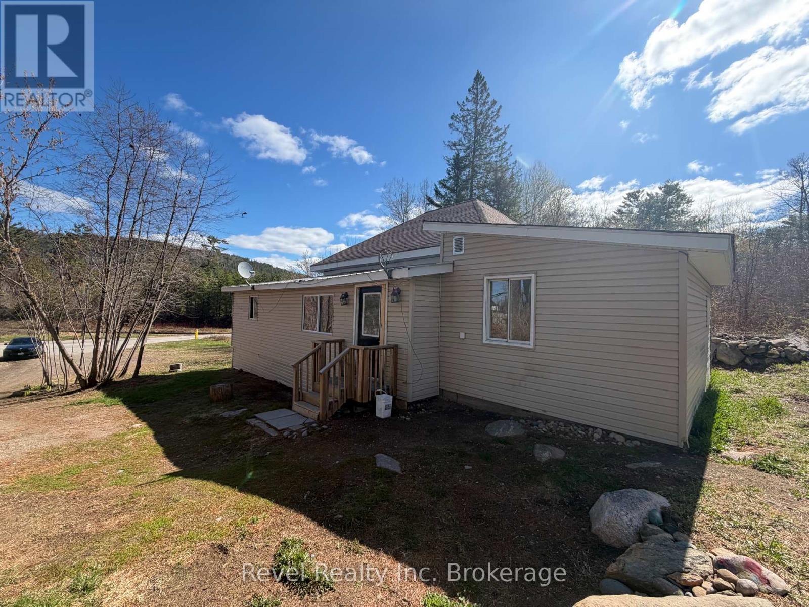 442 Pine Street, Mattawa, Ontario  P0H 1V0 - Photo 2 - X13129976