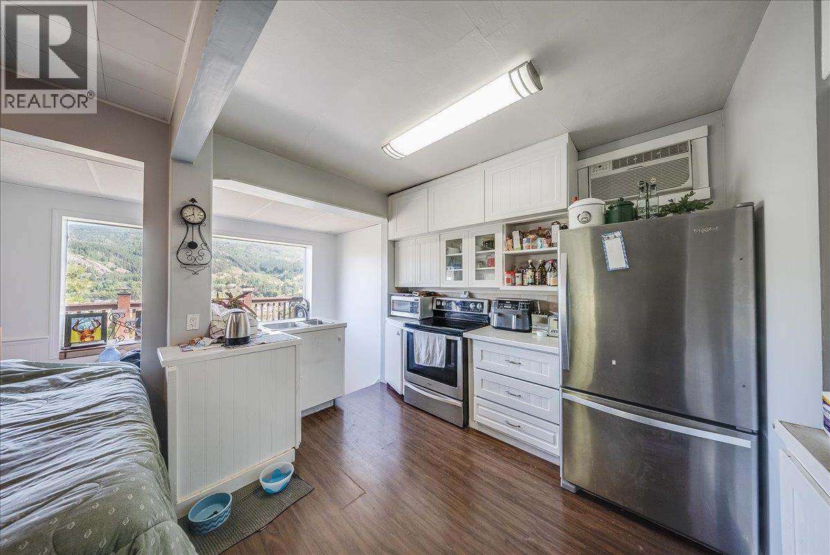 2139 Daniel Street, Trail, British Columbia  V1R 4H1 - Photo 3 - 10387478