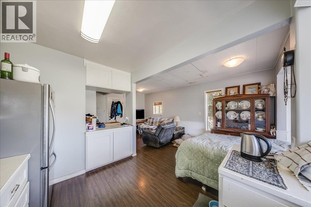 2139 Daniel Street, Trail, British Columbia  V1R 4H1 - Photo 4 - 10387478