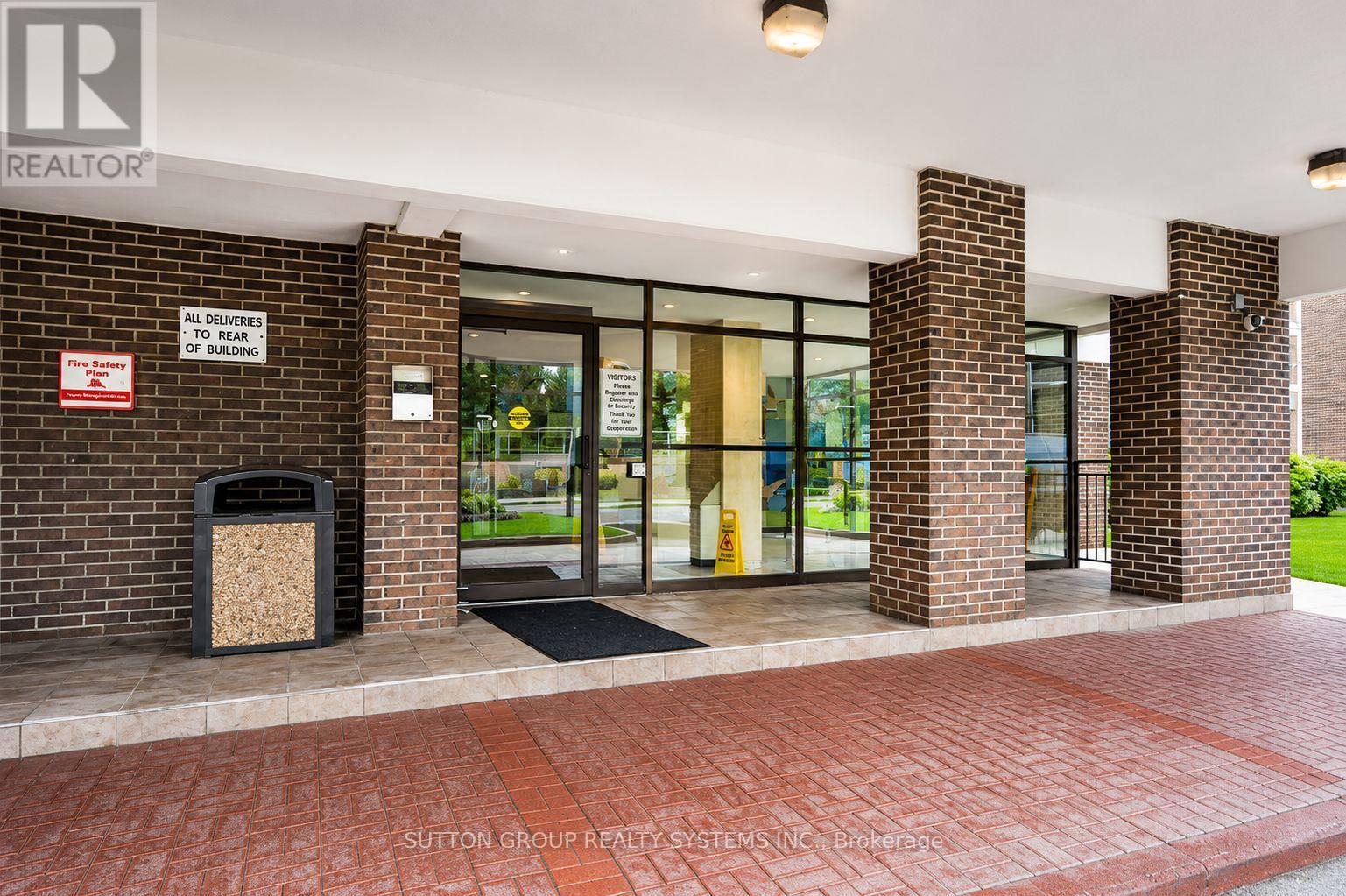 2003 - 1515 Lakeshore Road E, Mississauga, Ontario  L5E 3E2 - Photo 4 - W13128748