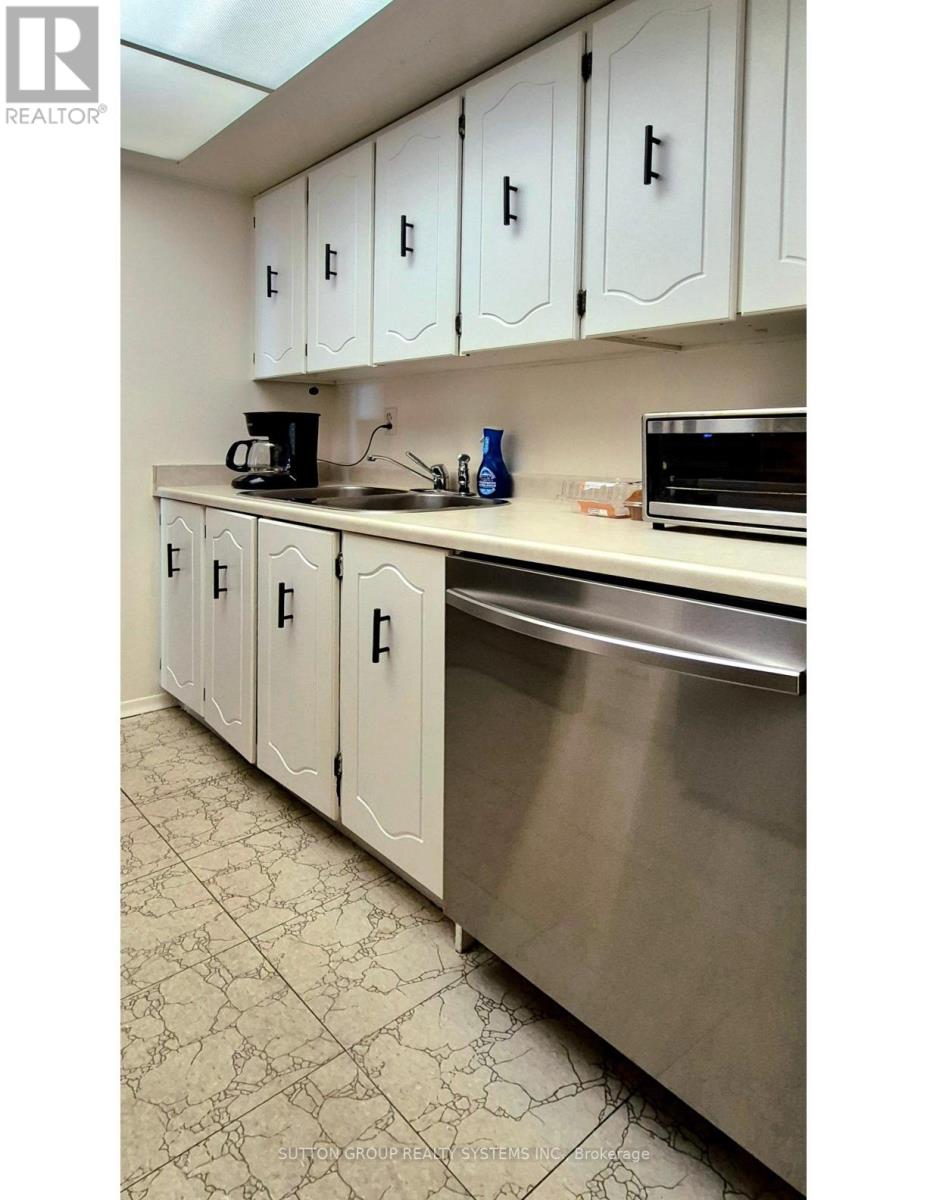 2003 - 1515 Lakeshore Road E, Mississauga, Ontario  L5E 3E2 - Photo 7 - W13128748