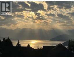 605 WOODLAND AVENUE, Gibsons, British Columbia