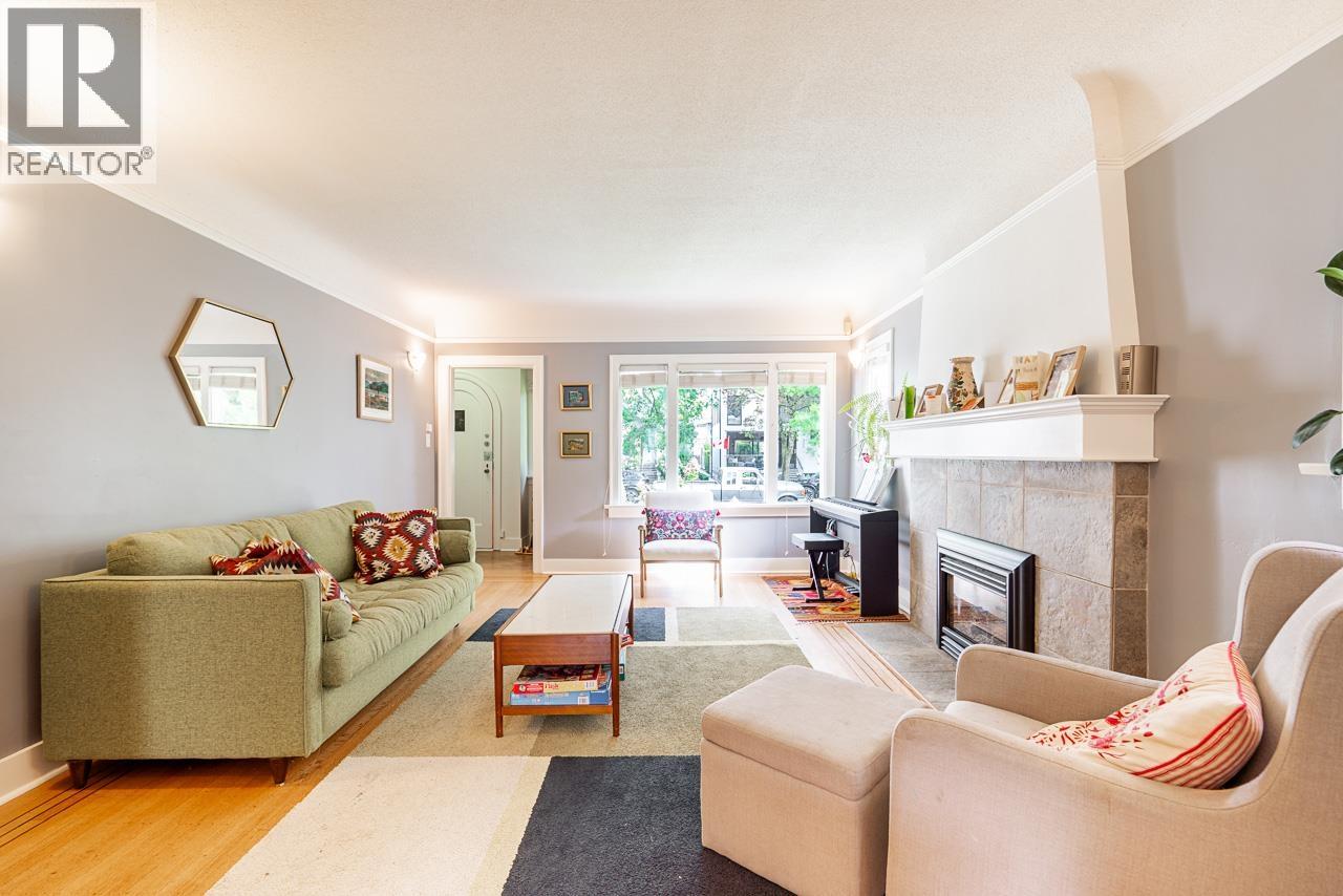 242 W 21st Avenue, Vancouver, British Columbia  V5Y 2E5 - Photo 2 - R3123930