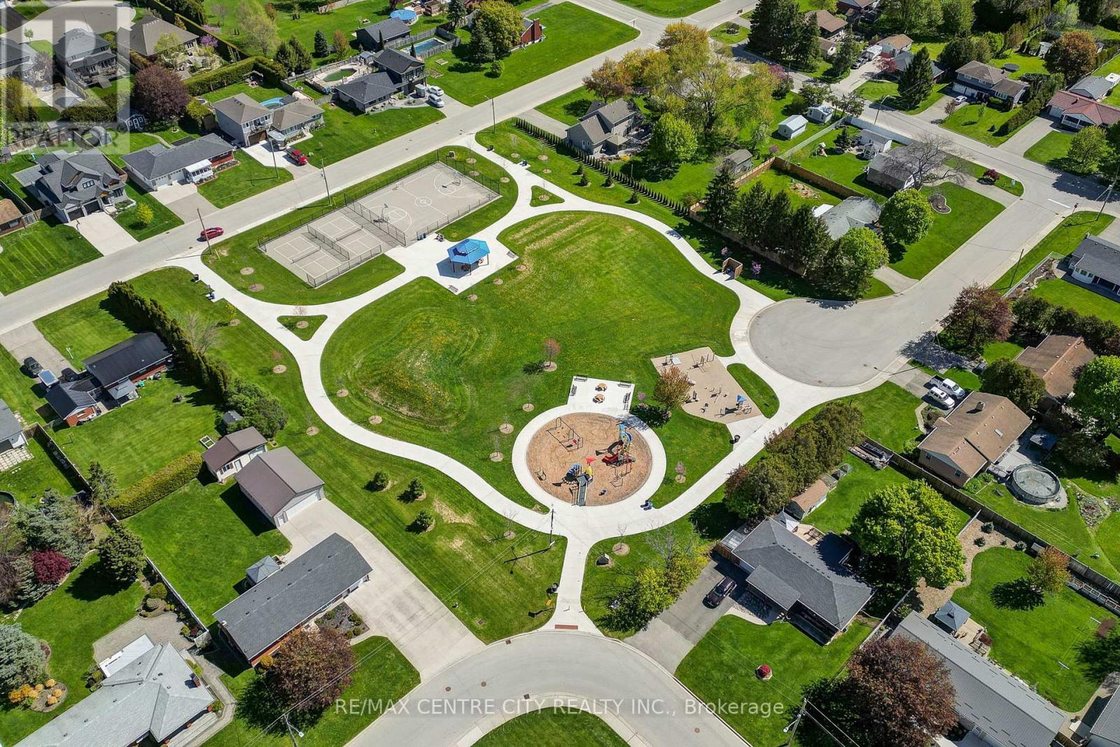 68 Bailey Avenue, Central Elgin, Ontario  N5R 5A1 - Photo 11 - X13130736