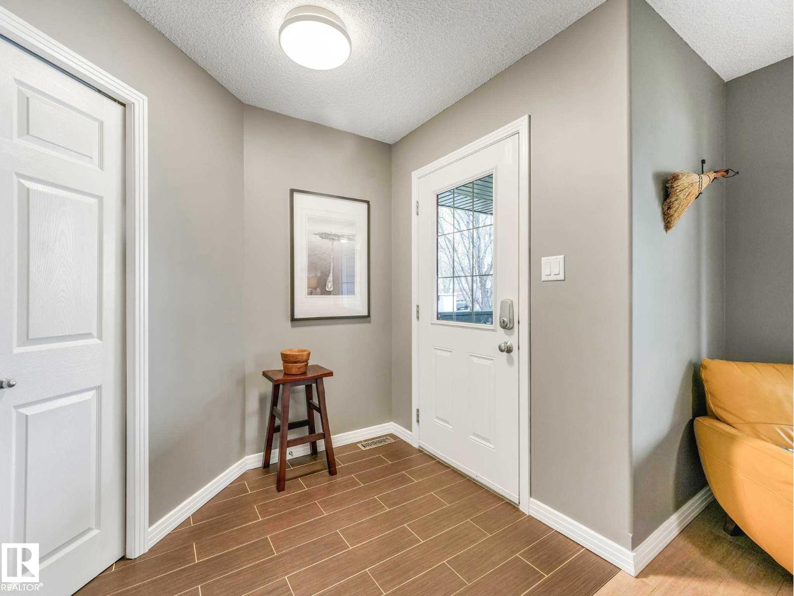 9818 103 Av, Morinville, Alberta  T8R 1V9 - Photo 8 - E4487813