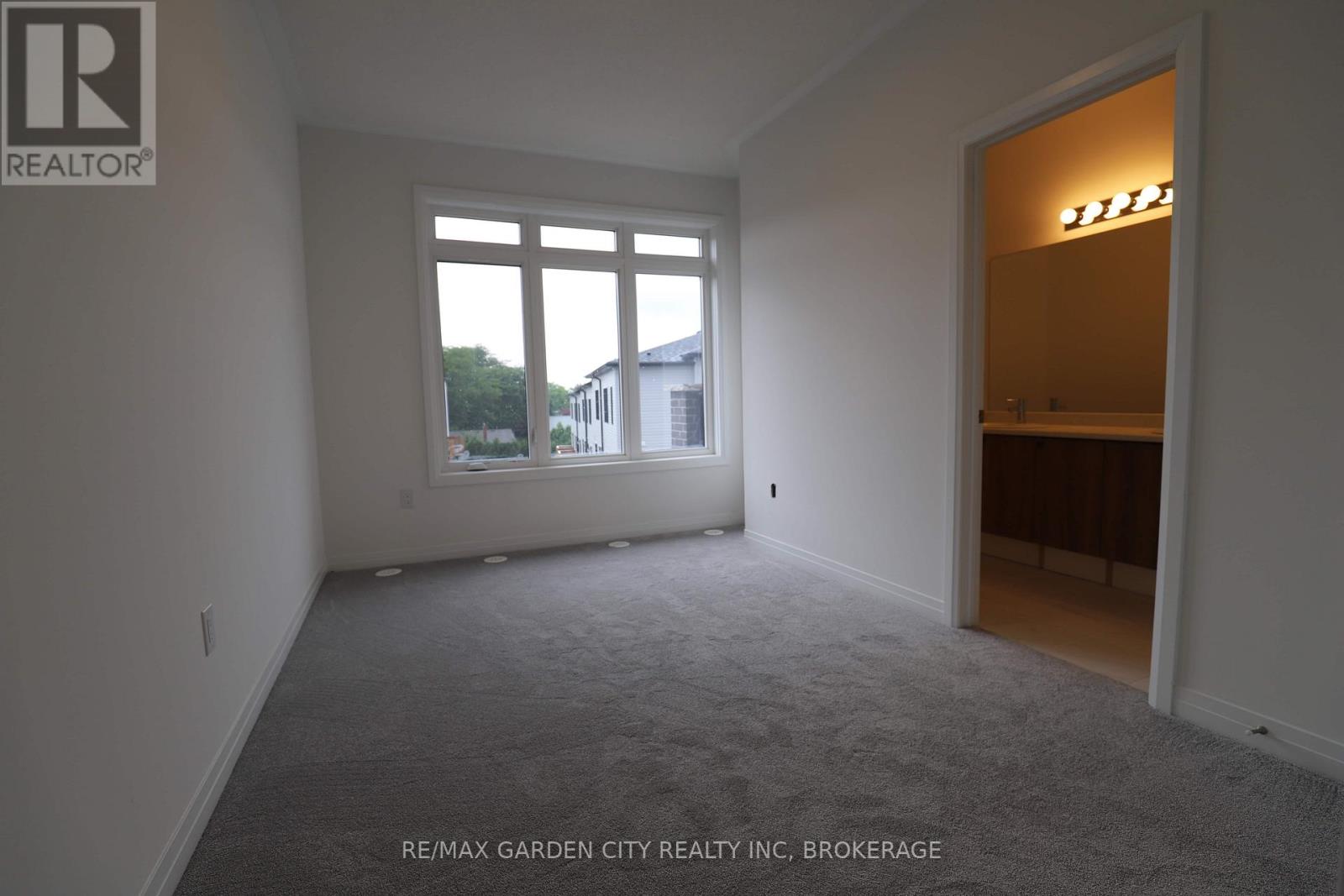 12 Sidney Rose Common, St. Catharines, Ontario  L2T 0B3 - Photo 2 - X13130742