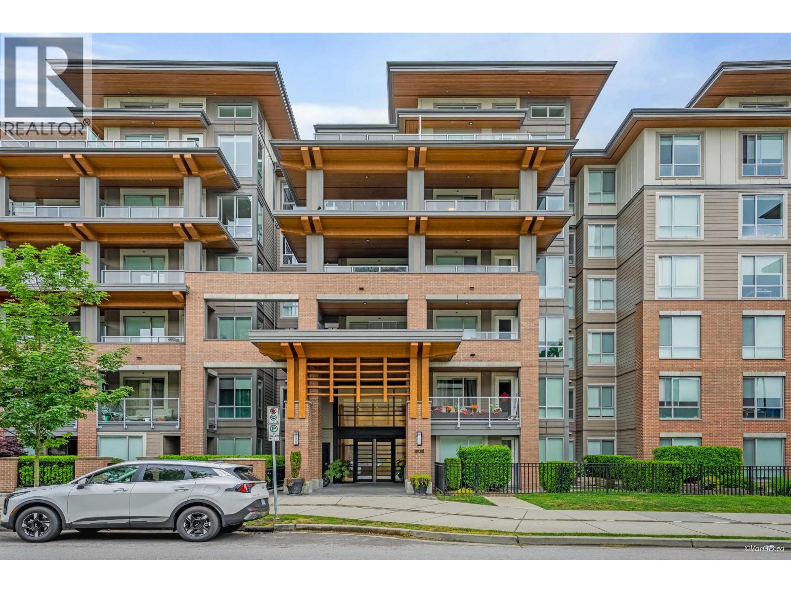 209 7133 14th Avenue, Burnaby, British Columbia  V3N 0H5 - Photo 1 - R3123595
