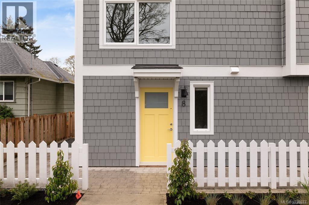 8 2536 Shelbourne St, Victoria, British Columbia  V8R 4L5 - Photo 2 - 1036977