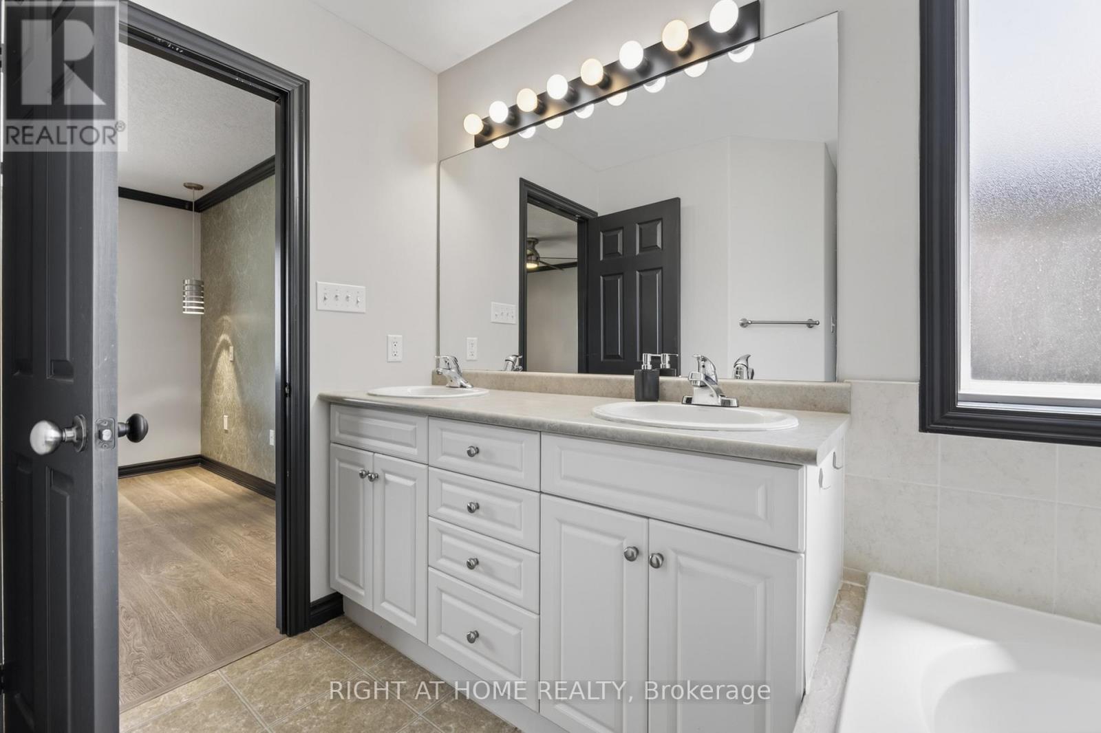 61 Seline Crescent, Barrie (Painswick South), Ontario  L4N 5V6 - Photo 14 - S13130784