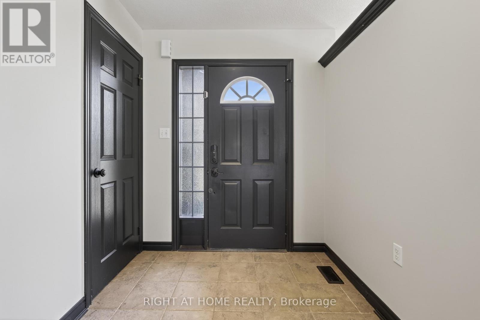 61 Seline Crescent, Barrie (Painswick South), Ontario  L4N 5V6 - Photo 2 - S13130784