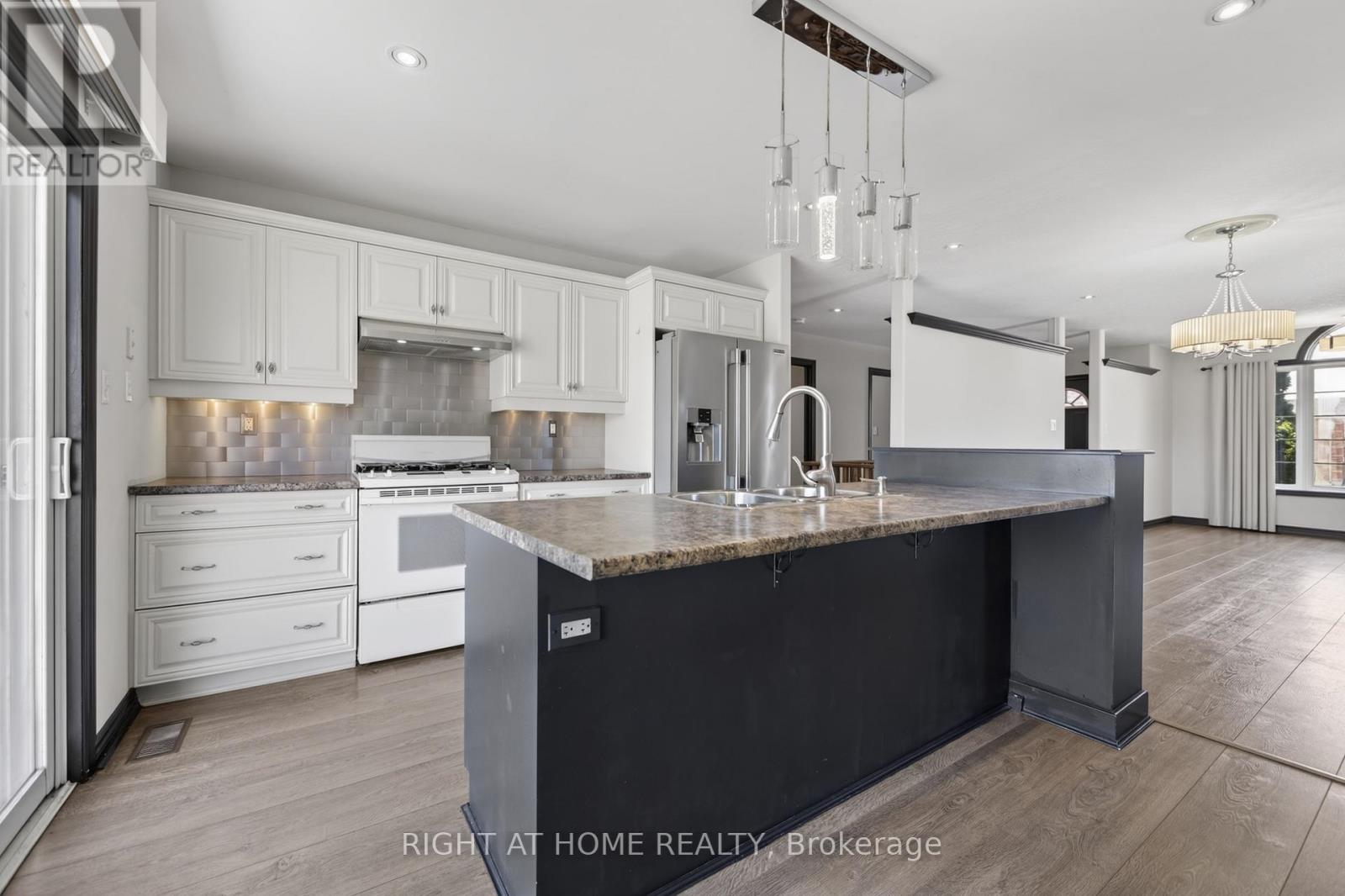61 Seline Crescent, Barrie (Painswick South), Ontario  L4N 5V6 - Photo 3 - S13130784