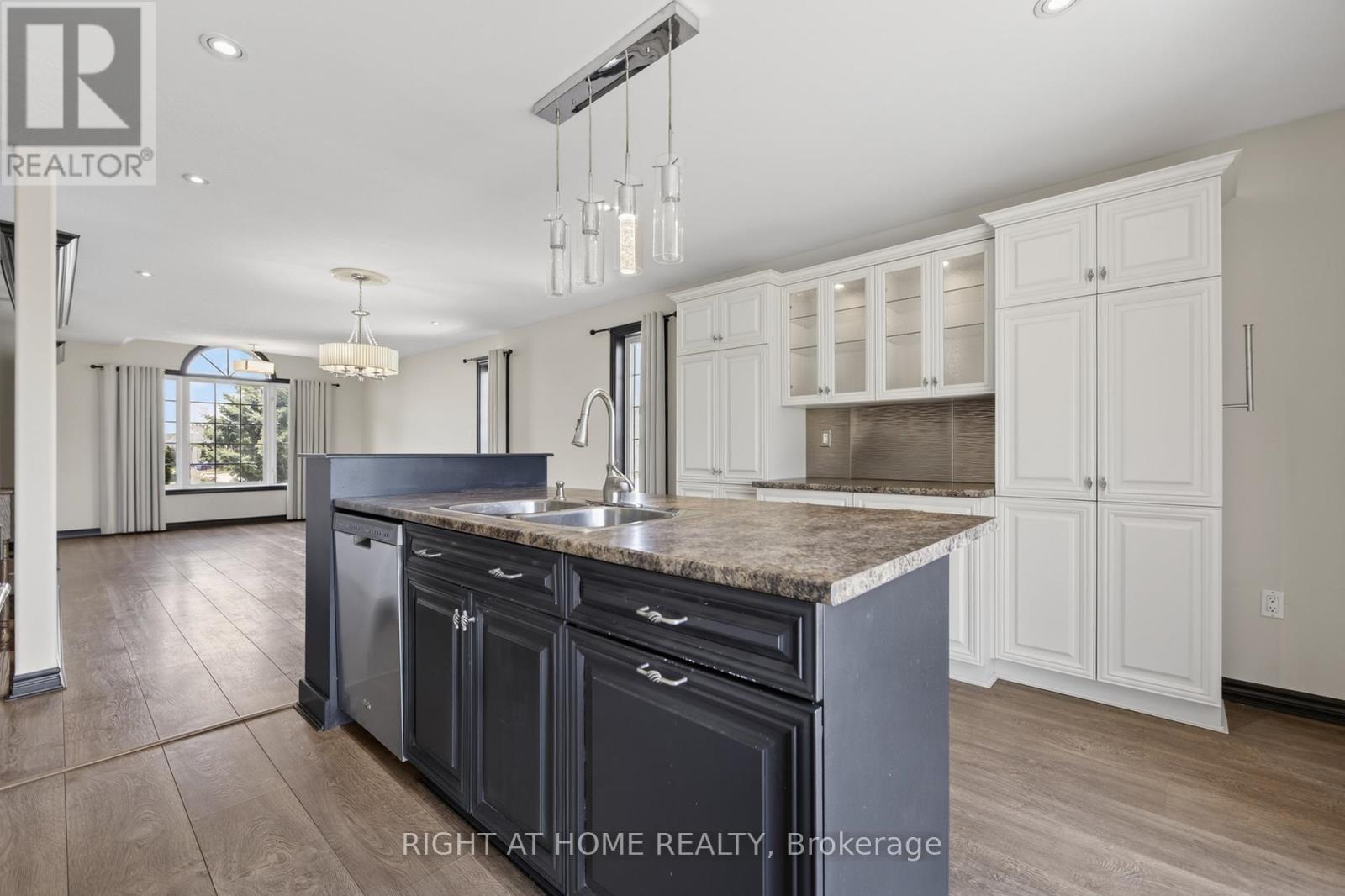 61 Seline Crescent, Barrie (Painswick South), Ontario  L4N 5V6 - Photo 4 - S13130784
