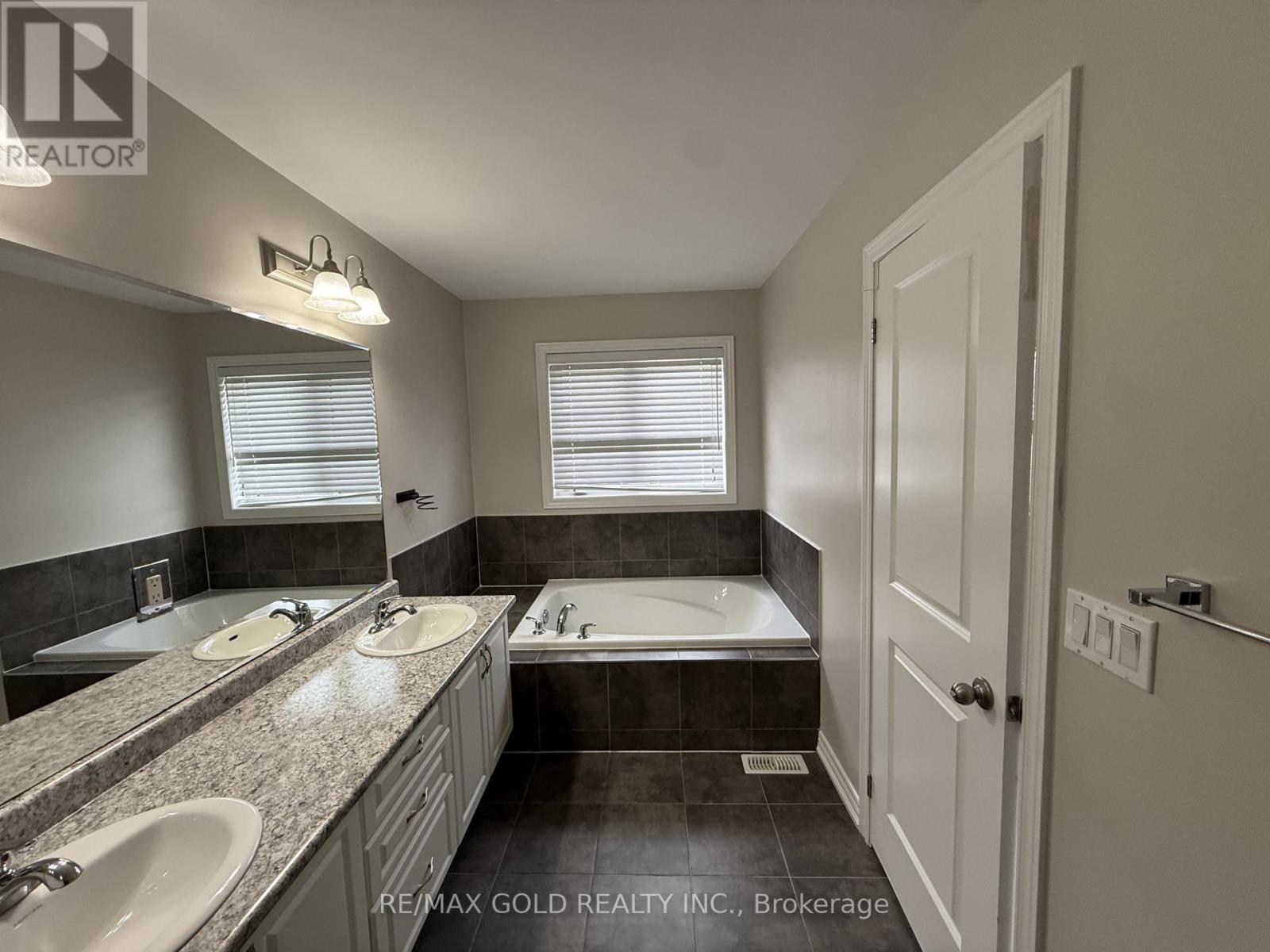 6 Pearman Crescent, Brampton (Northwest Brampton), Ontario  L7A 4Y9 - Photo 14 - W13130770