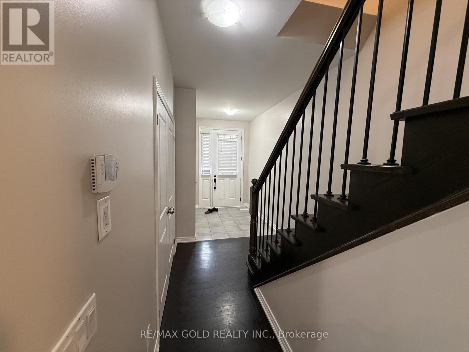6 Pearman Crescent, Brampton (Northwest Brampton), Ontario  L7A 4Y9 - Photo 3 - W13130770