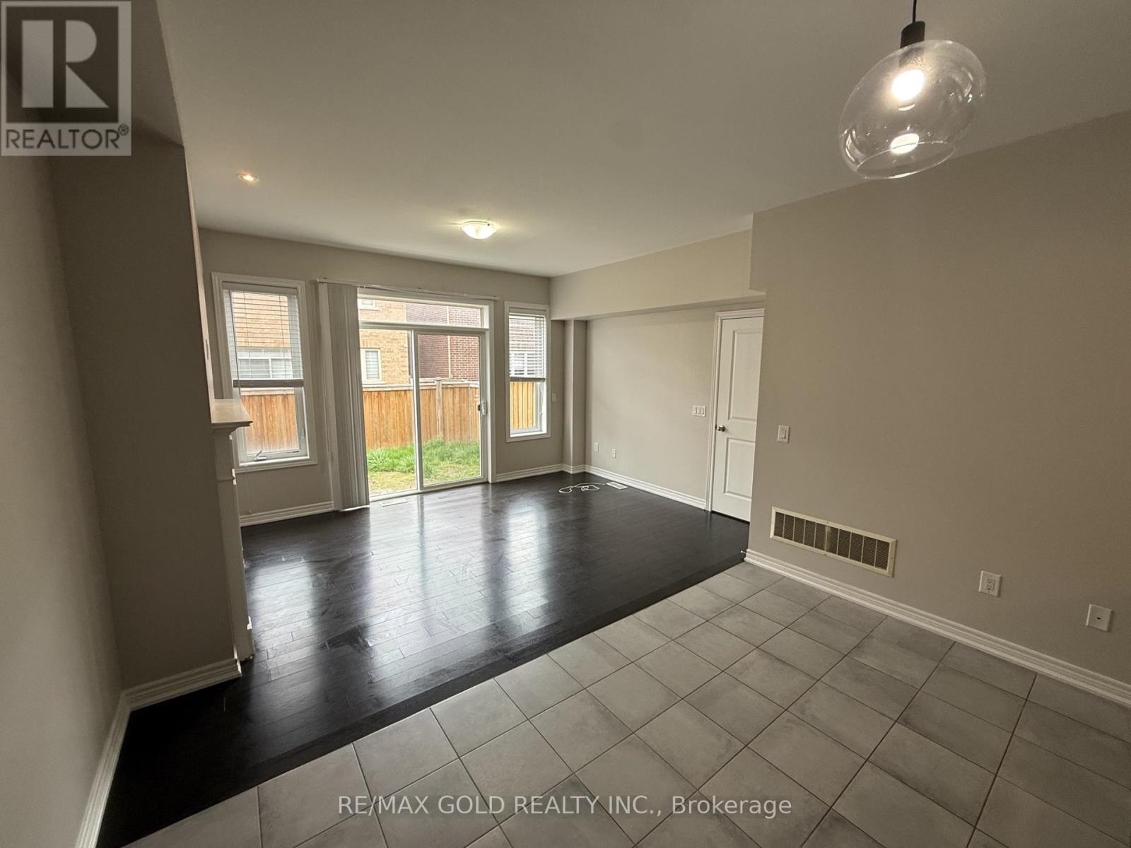 6 Pearman Crescent, Brampton (Northwest Brampton), Ontario  L7A 4Y9 - Photo 6 - W13130770