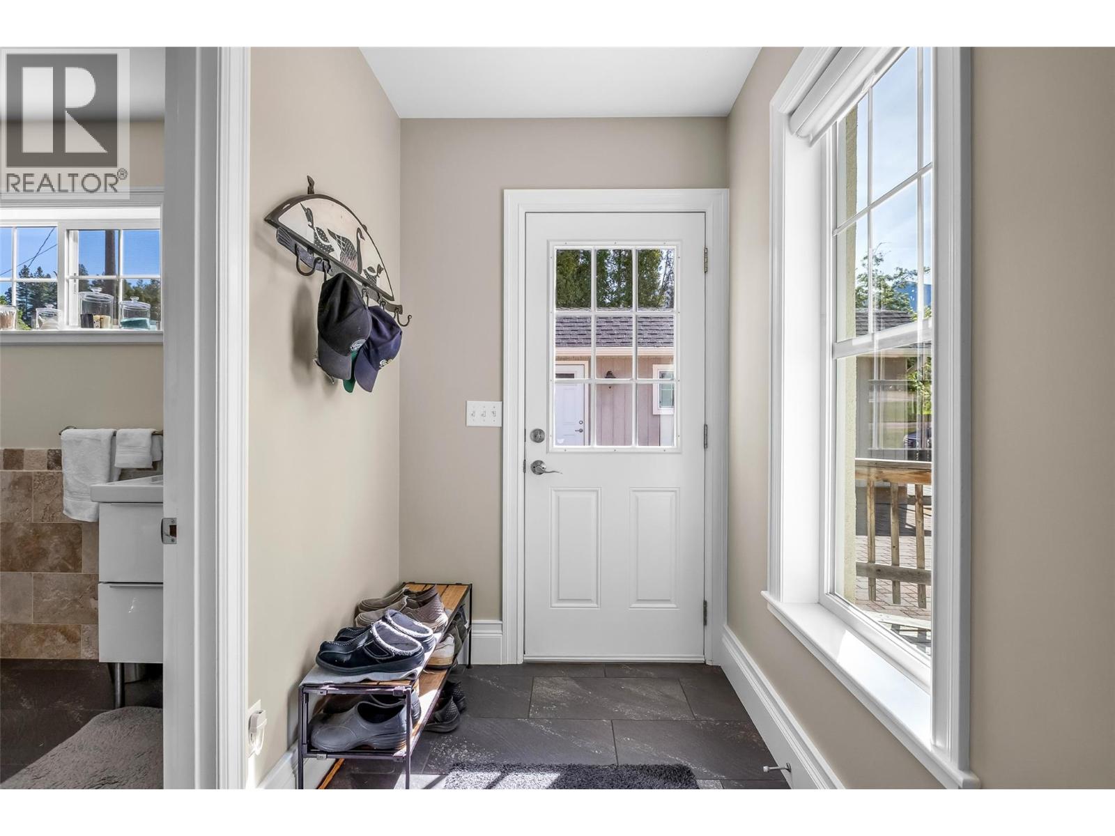 3609 Masuch Road, Creston, British Columbia V0B 1G1 - Photo 5 - 10387415