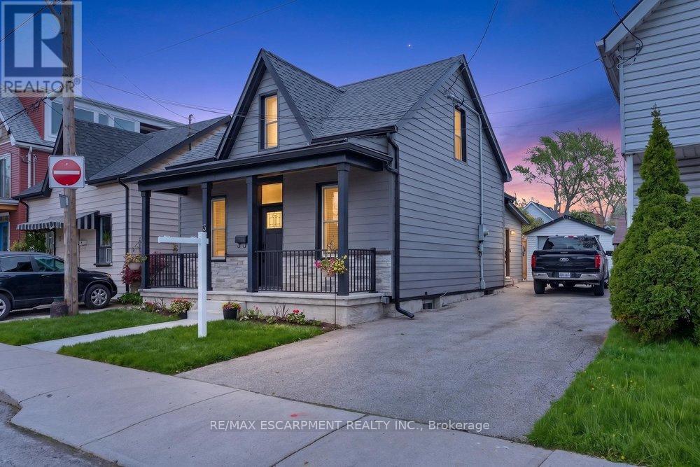 13 Richmond Street, Hamilton, Ontario  L8P 4J3 - Photo 2 - X13130740