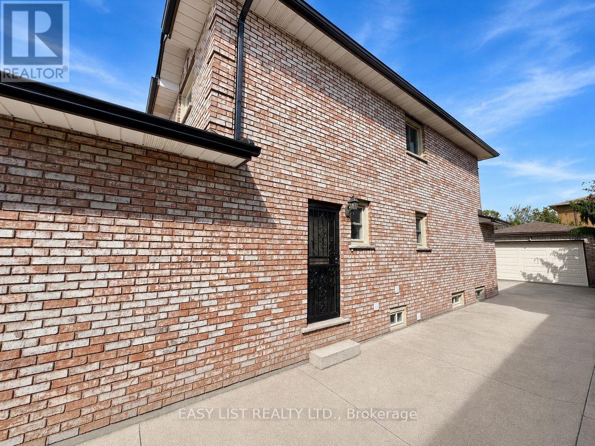 75 Courtland Avenue, Hamilton, Ontario  L9B 1X6 - Photo 4 - X13130790