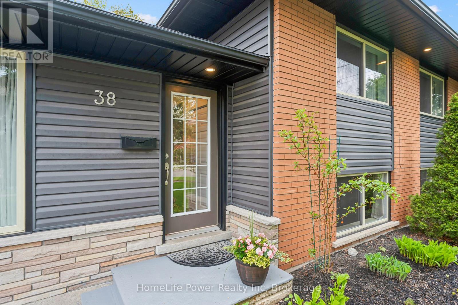 38 Balmoral Drive, Guelph, Ontario  N1E 3N6 - Photo 4 - X13130894