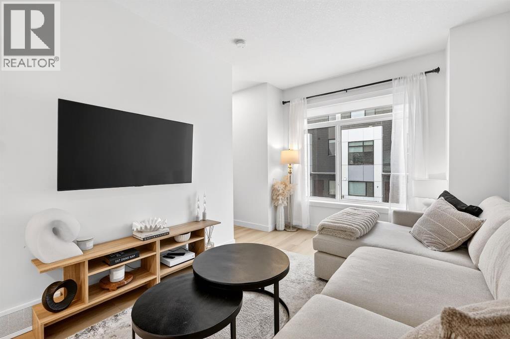10 Currie Walk SW, Calgary, Alberta  T3E 8H6 - Photo 4 - A2297097