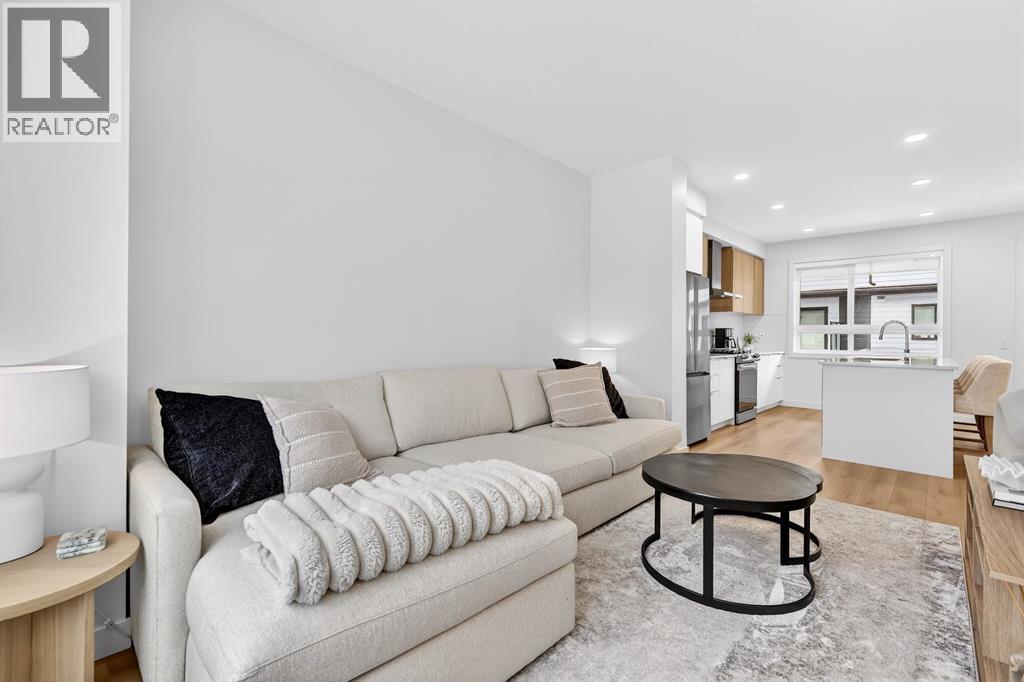 10 Currie Walk SW, Calgary, Alberta  T3E 8H6 - Photo 9 - A2297097