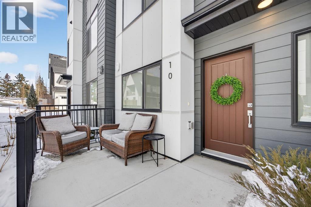 10 Currie Walk SW, Calgary, Alberta  T3E 8H6 - Photo 3 - A2297097