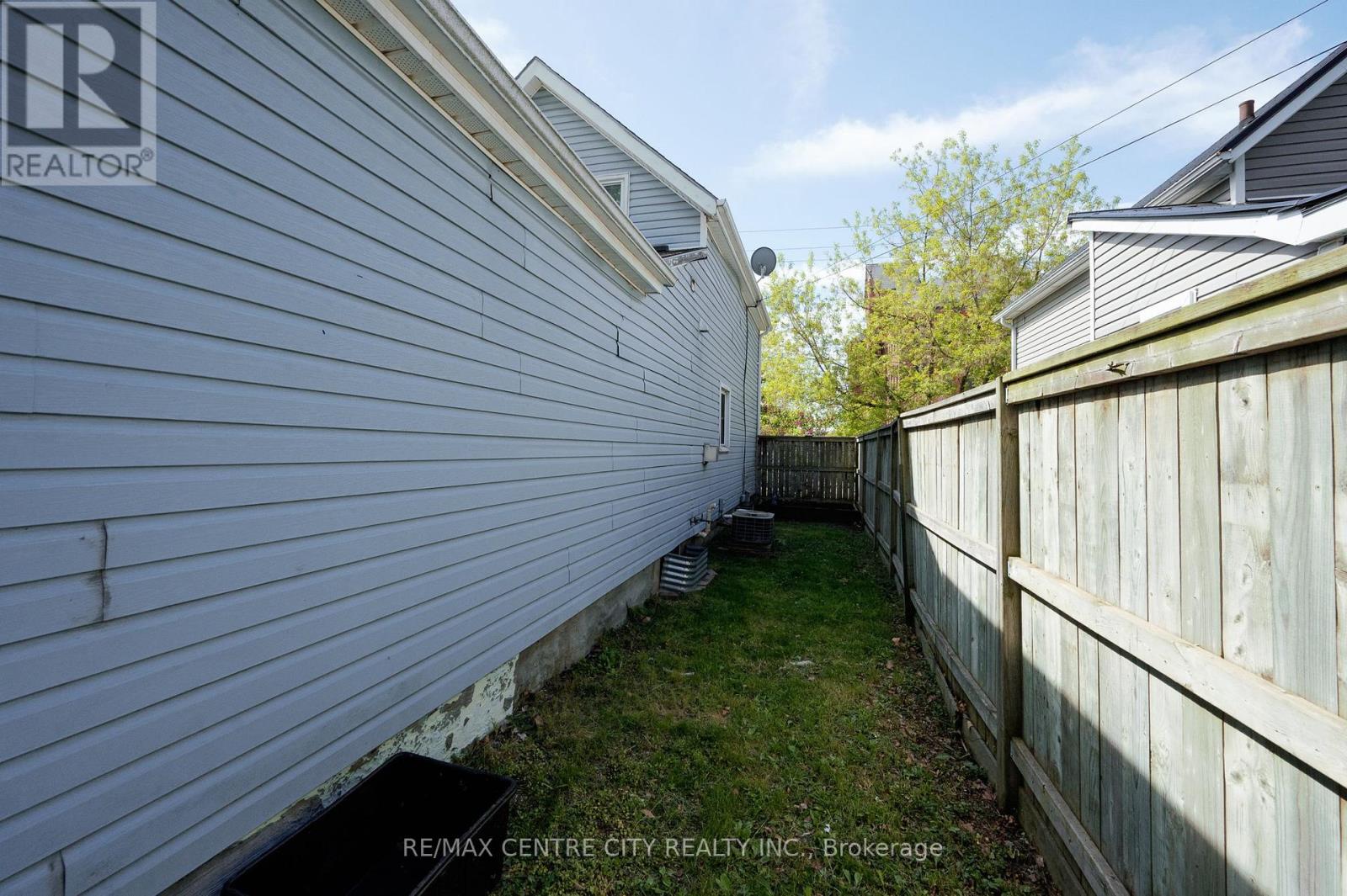 23 Malakoff Street, St. Thomas, Ontario  N5P 1L5 - Photo 32 - X13130930