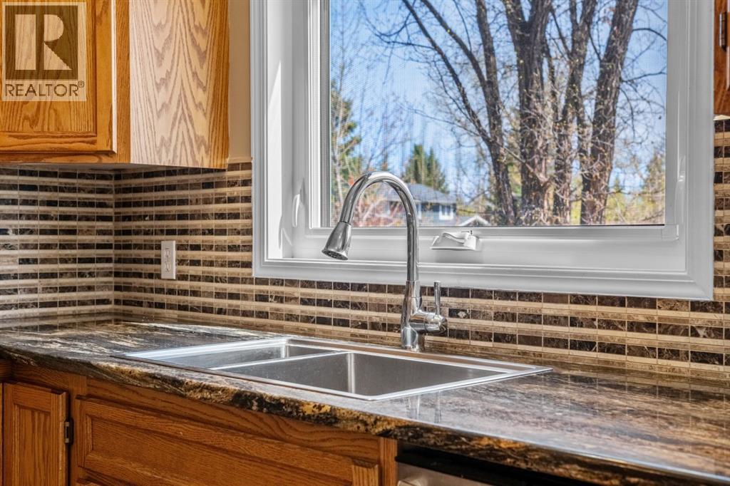 131 Lake Simcoe Court Se, Calgary, Alberta  T2J 7E7 - Photo 8 - A2310593