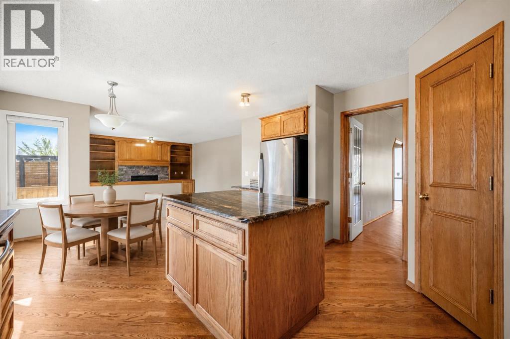 131 Lake Simcoe Court Se, Calgary, Alberta  T2J 7E7 - Photo 11 - A2310593