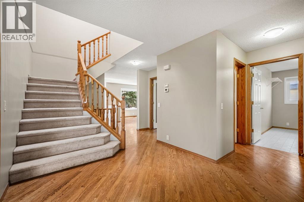 131 Lake Simcoe Court Se, Calgary, Alberta  T2J 7E7 - Photo 3 - A2310593