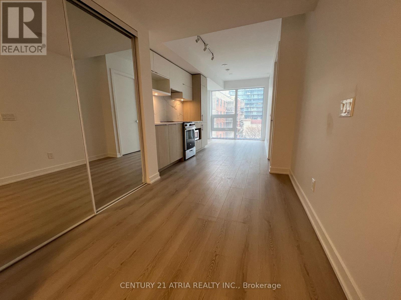 902 - 100 QUEEN STREET E
