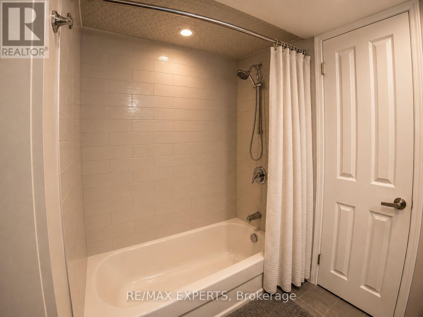 Bsmt - 10 Lady Bank Road, Toronto, Ontario  M8Z 4J5 - Photo 7 - W13093646