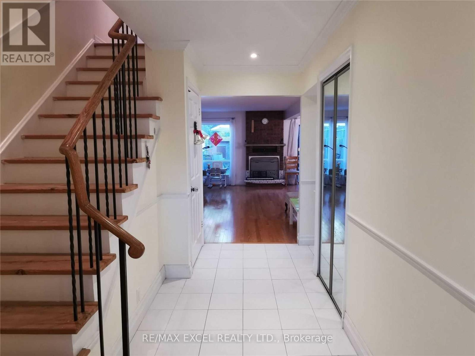 75 Ecclesfield Drive, Toronto, Ontario M1W 2Y3 - Photo 3 - E13130834