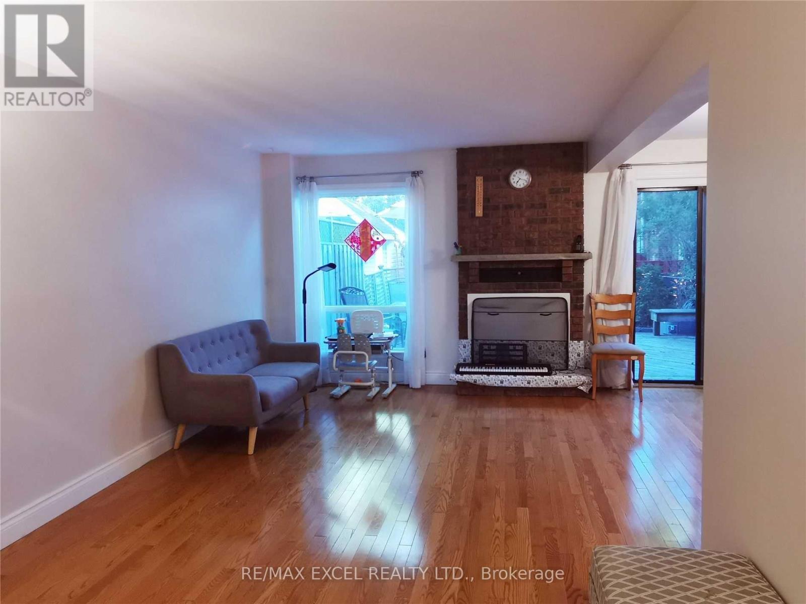 75 Ecclesfield Drive, Toronto, Ontario M1W 2Y3 - Photo 4 - E13130834