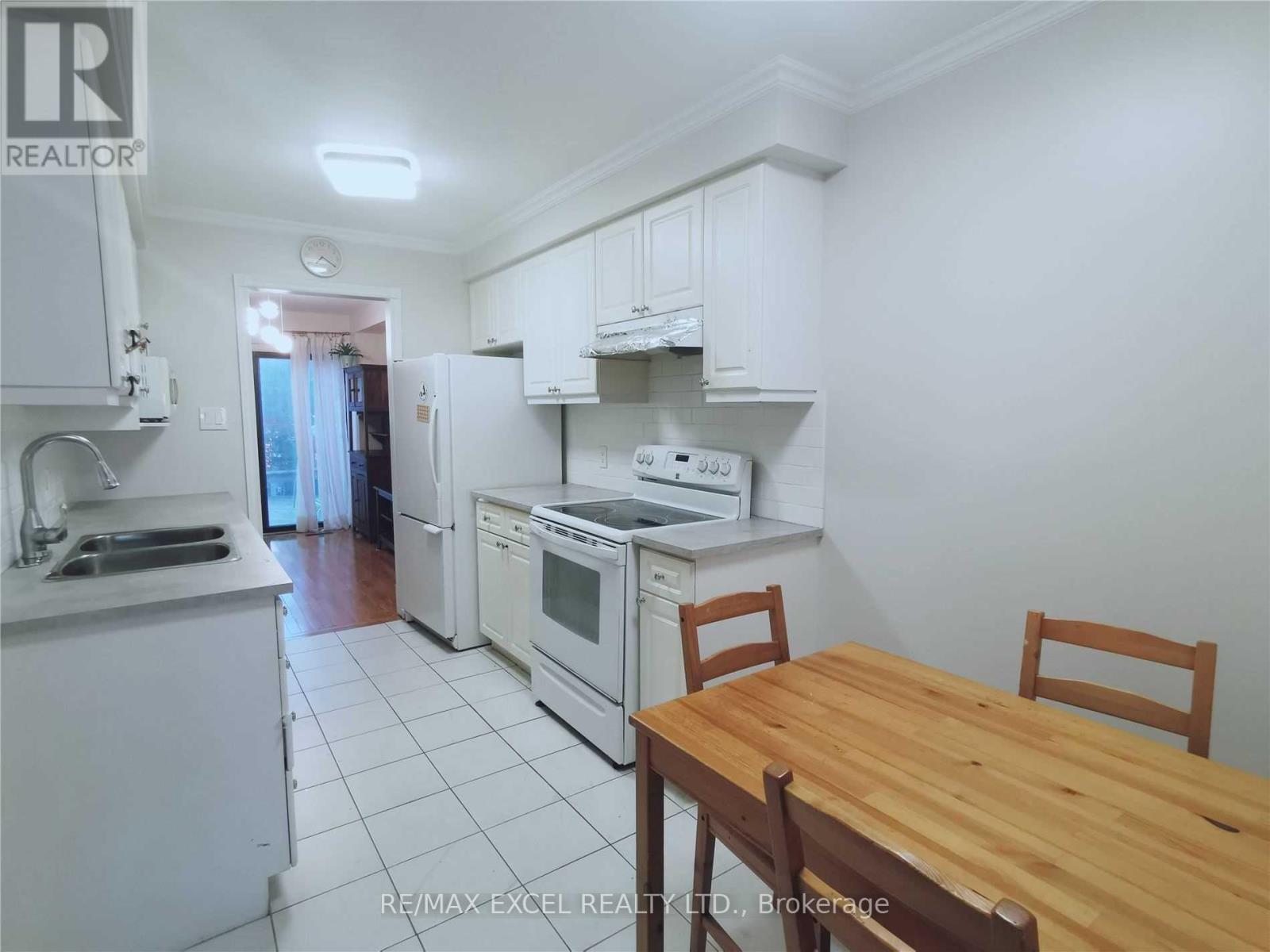75 Ecclesfield Drive, Toronto, Ontario M1W 2Y3 - Photo 8 - E13130834