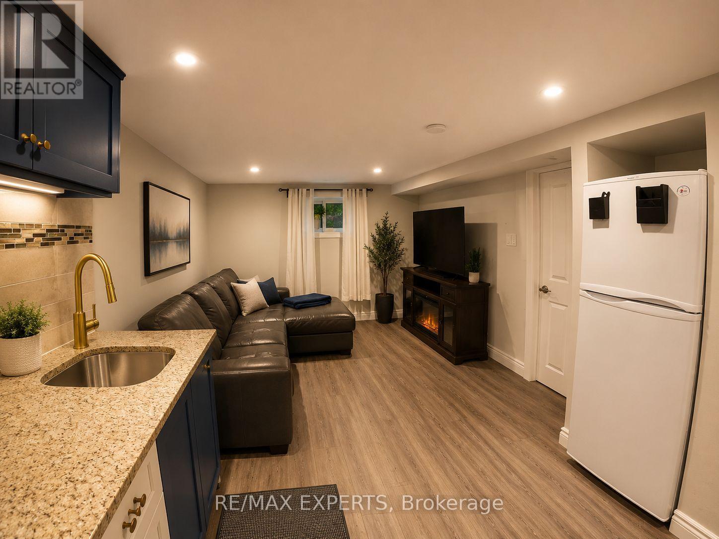 Bsmt - 10 Lady Bank Road, Toronto, Ontario  M8Z 4J5 - Photo 2 - W13093646