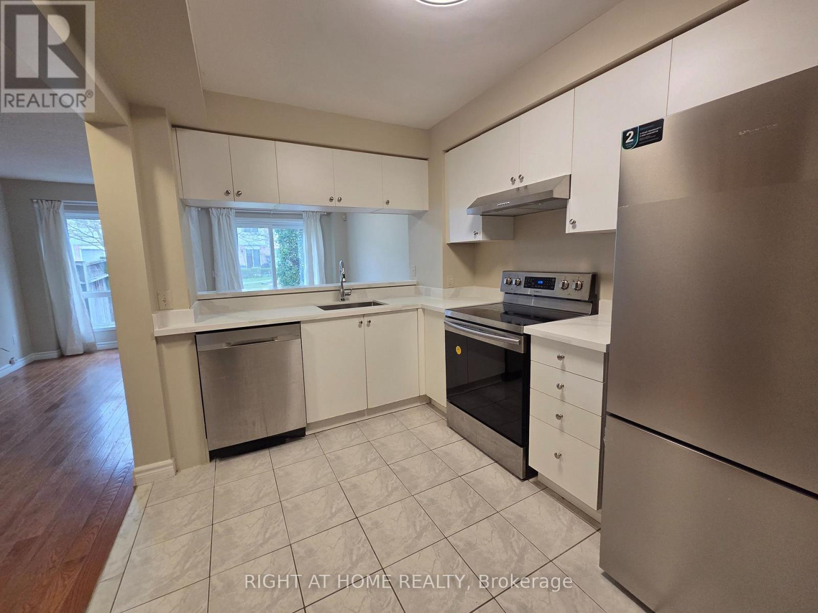 81 Northern Heights Drive, Richmond Hill, Ontario  L4B 4C9 - Photo 4 - N13130874