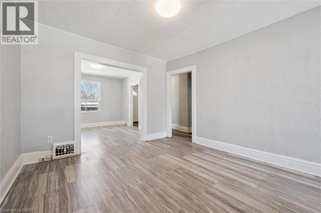 352 W Duke Street W, Kitchener, Ontario  N2H 3Y3 - Photo 11 - 40804218