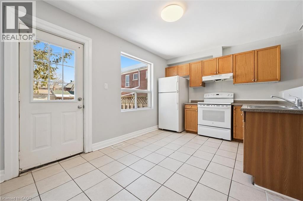 352 W Duke Street W, Kitchener, Ontario  N2H 3Y3 - Photo 12 - 40804218