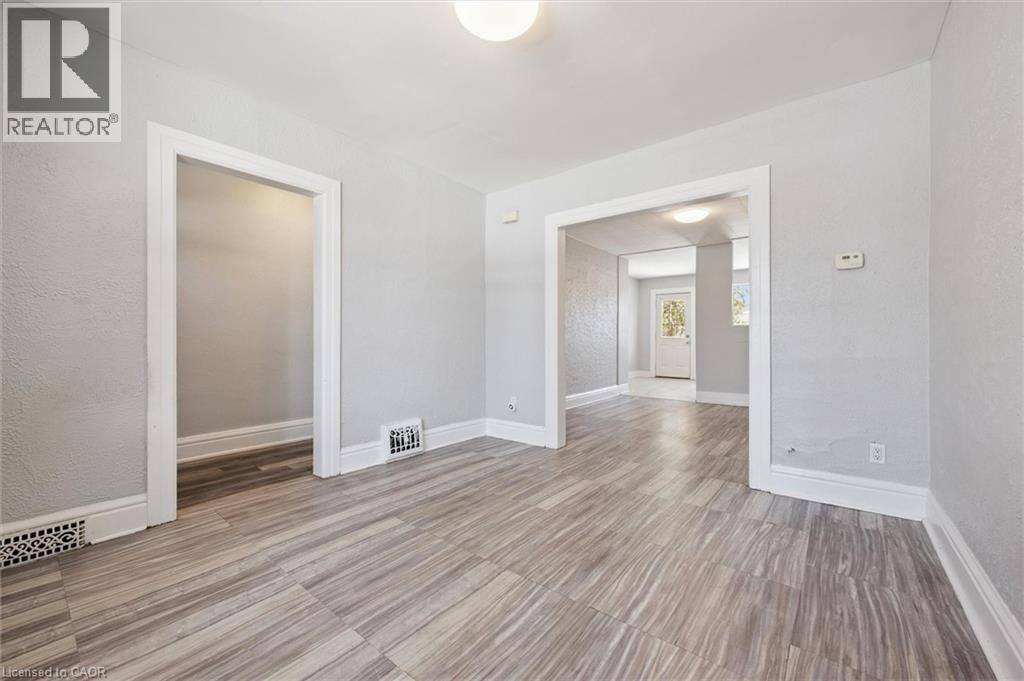352 W Duke Street W, Kitchener, Ontario  N2H 3Y3 - Photo 9 - 40804218