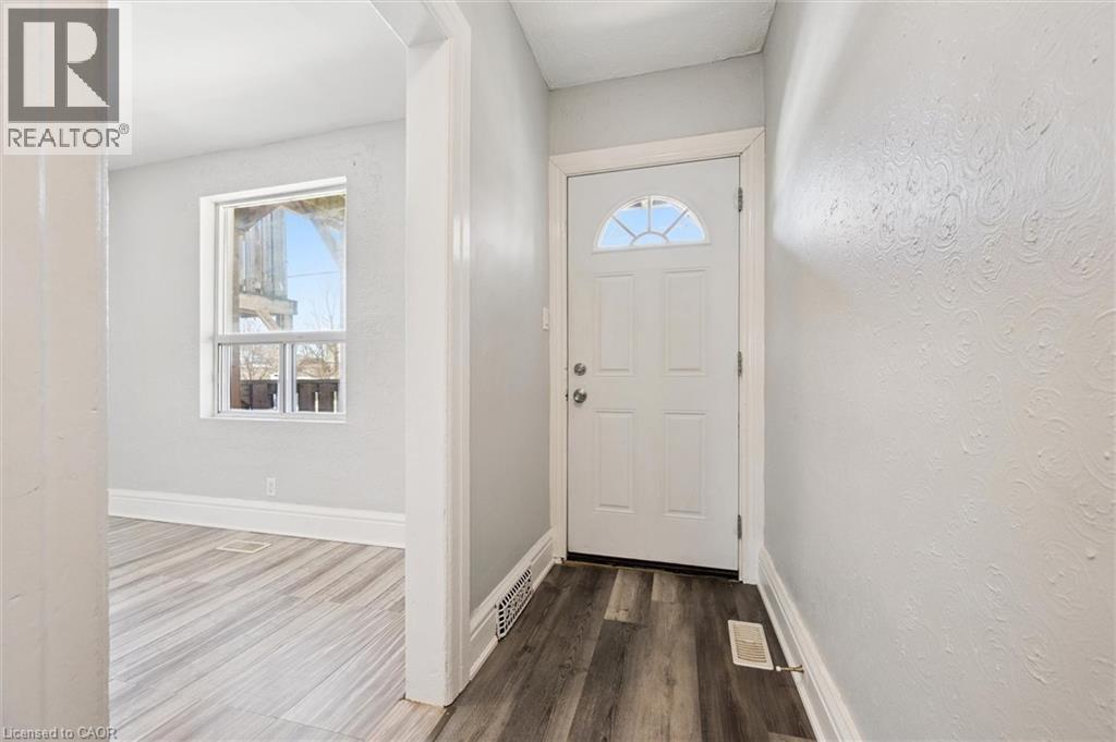 352 W Duke Street W, Kitchener, Ontario  N2H 3Y3 - Photo 6 - 40804218