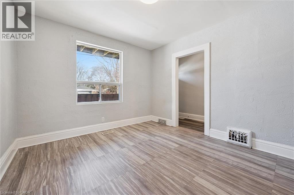 352 W Duke Street W, Kitchener, Ontario  N2H 3Y3 - Photo 8 - 40804218