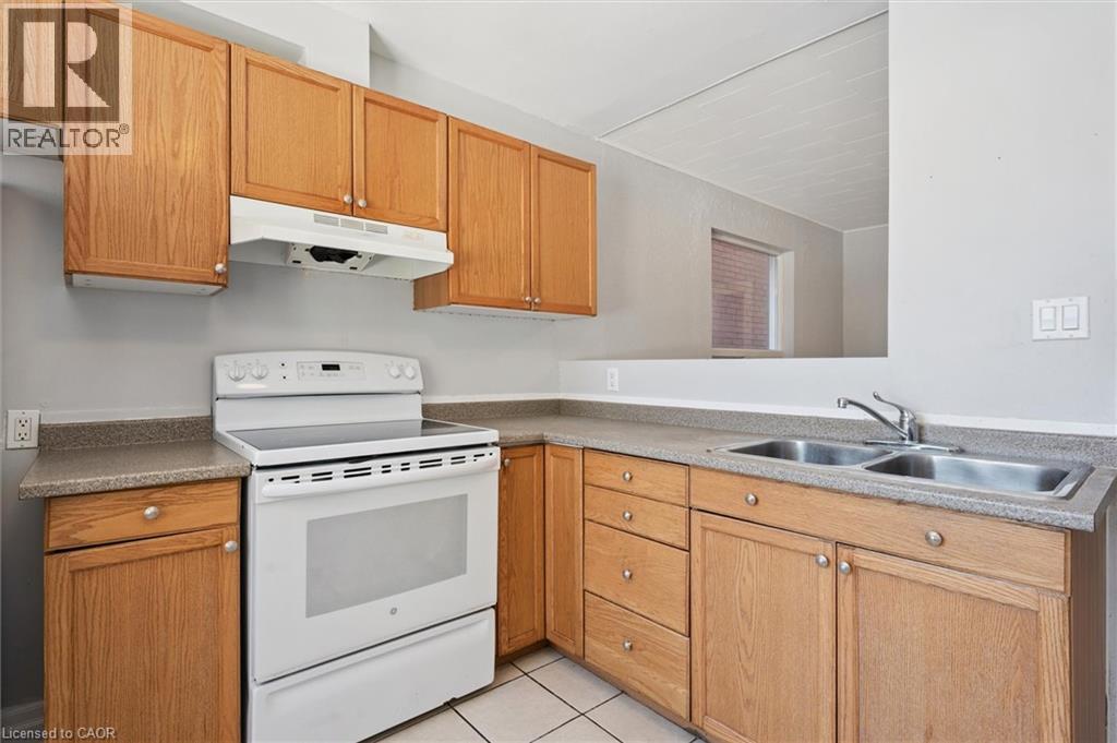 352 W Duke Street W, Kitchener, Ontario  N2H 3Y3 - Photo 14 - 40804218