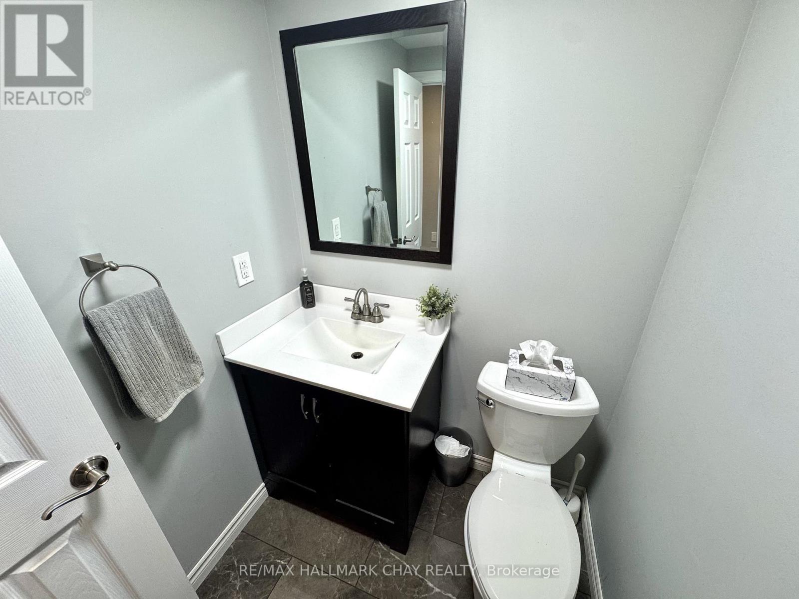 11 Quail Crescent, Barrie, Ontario  L4N 6X1 - Photo 3 - S13130902