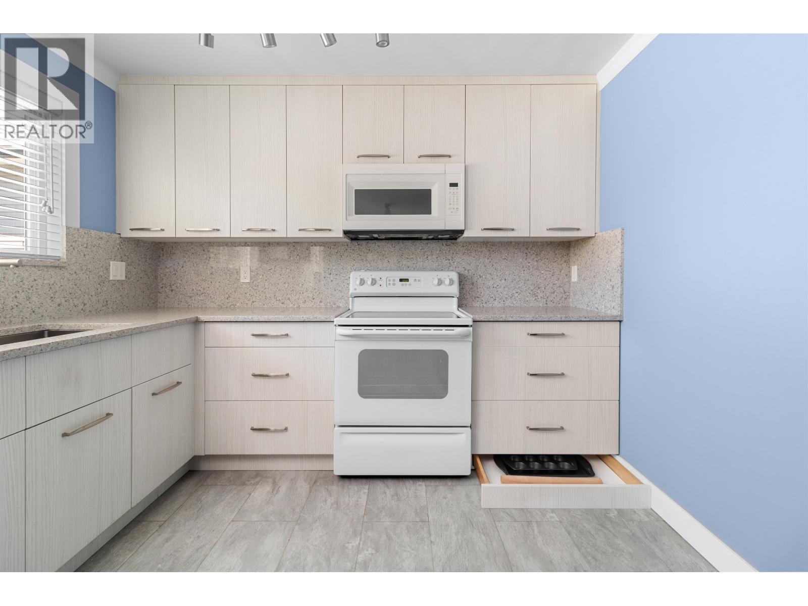 1204 Nestor Street, Coquitlam, British Columbia  V3E 1H6 - Photo 9 - R3107725