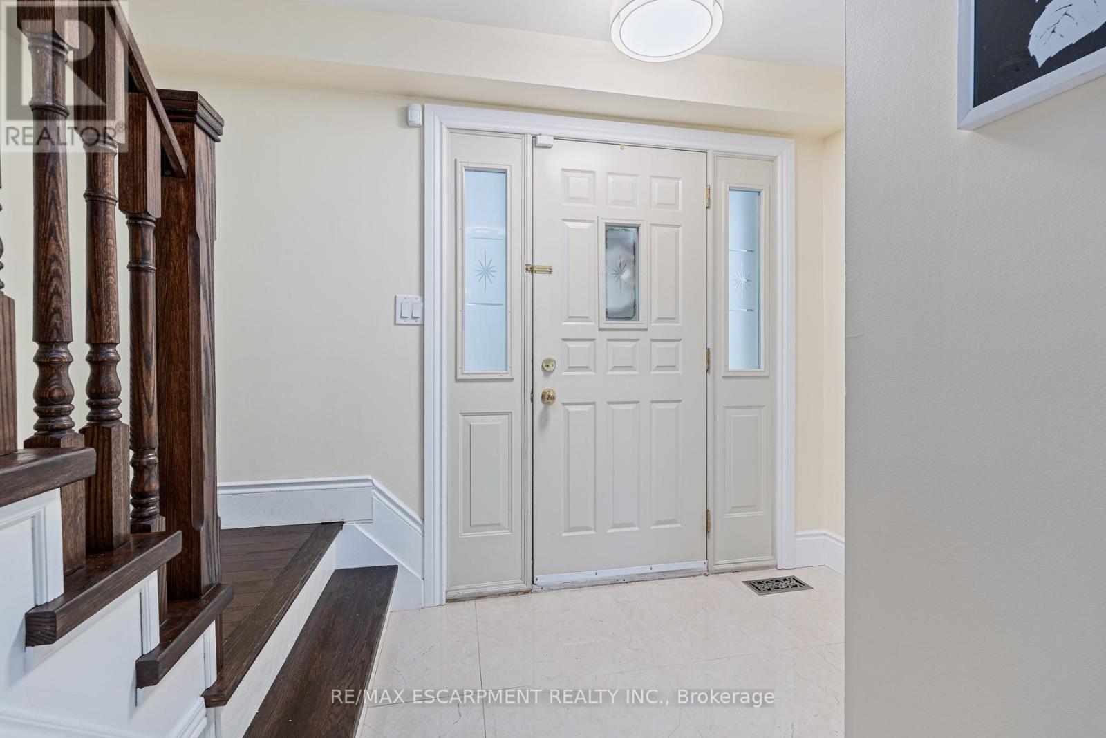 56 Cavendish Crescent, Brampton, Ontario  L6T 1Z4 - Photo 6 - W13130850